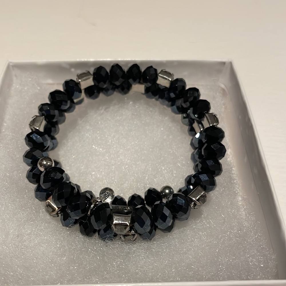 NWOT Kenneth Cole jewelry set - Picture 4 of 6